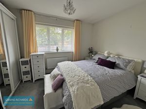 Bedroom- click for photo gallery